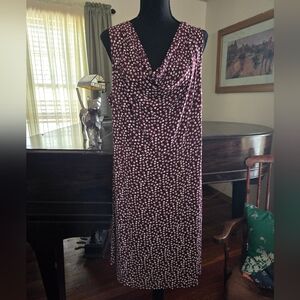 Sleevless brown and white summer dress.